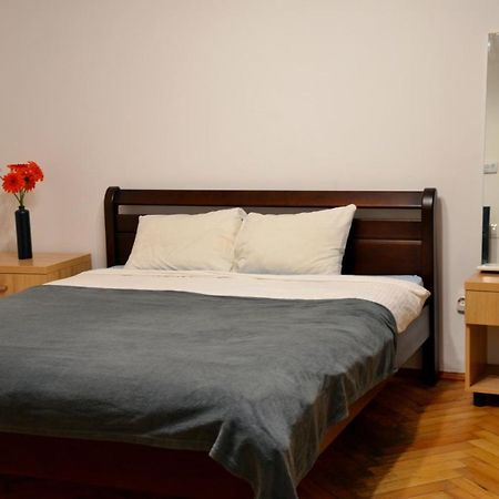 Brand New Apartment In City Center 리비프 외부 사진