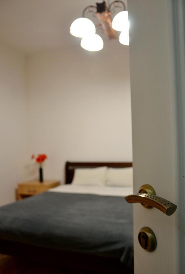 Brand New Apartment In City Center 리비프 외부 사진